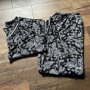 🛍️3/$20❗️Croft & barrow women’s XL black and white floral sleepwear set #13